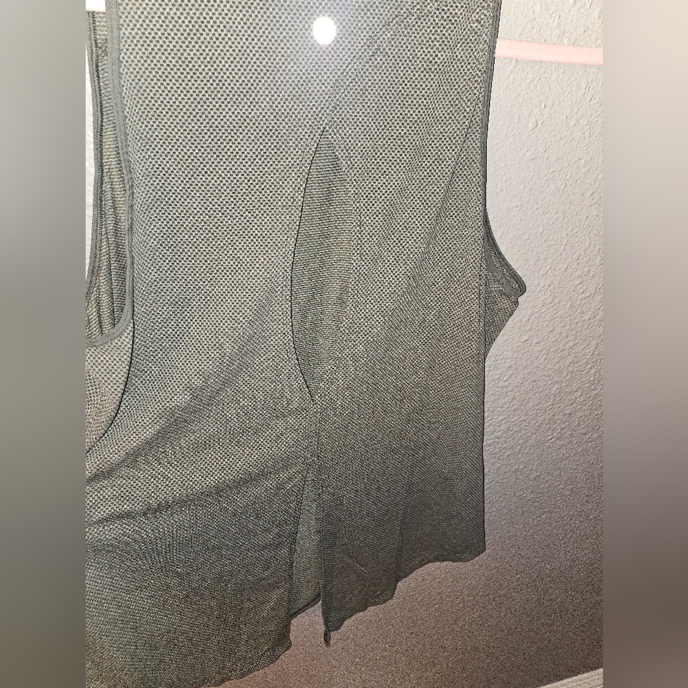Lululemon tank size 6